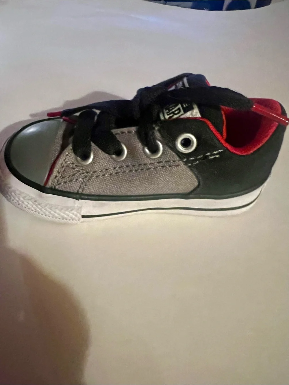 Converse All Star Chuck Taylor Toddler size 5 Gray and Red Lowtop